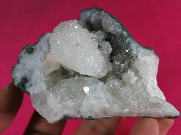 ｃ　魚眼石（アポフィライト） 水晶110/ 水晶 晶洞 貴石 宝石 石英 ペグマタイト 天然結晶 パワーストーン