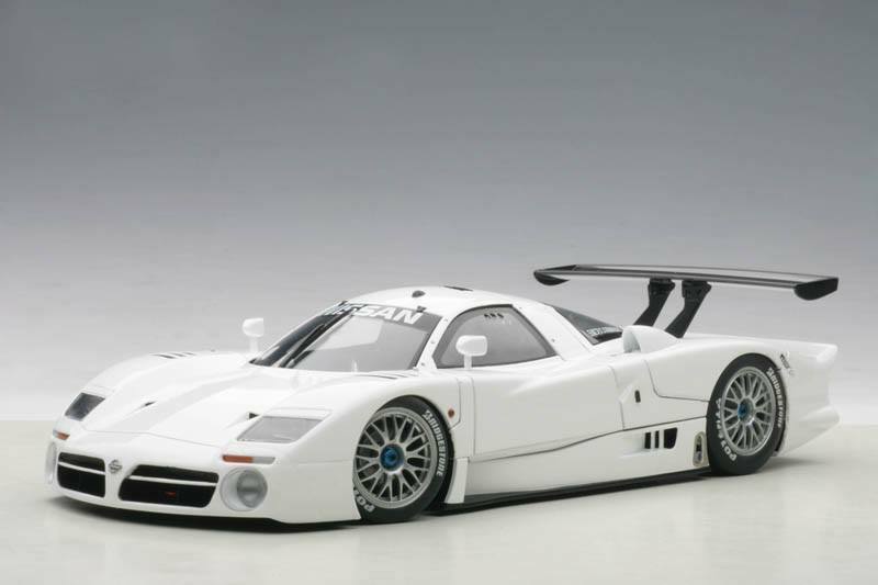 未開封新品/AUTOart世界限定500台モデル「1/18オートアートNISSAN R390 GT1 LE MANS 1998 GLOSS WHITE」CALSONIC K.HOSHINO/M.KAGEYAMA #32