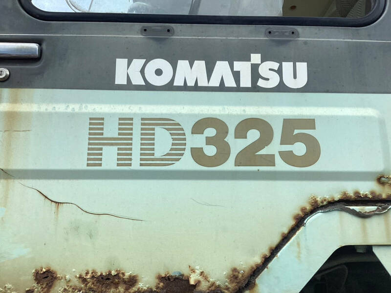 KOMATS 小松ダンプ 油圧オイルタンク HD325〈茨城発〉