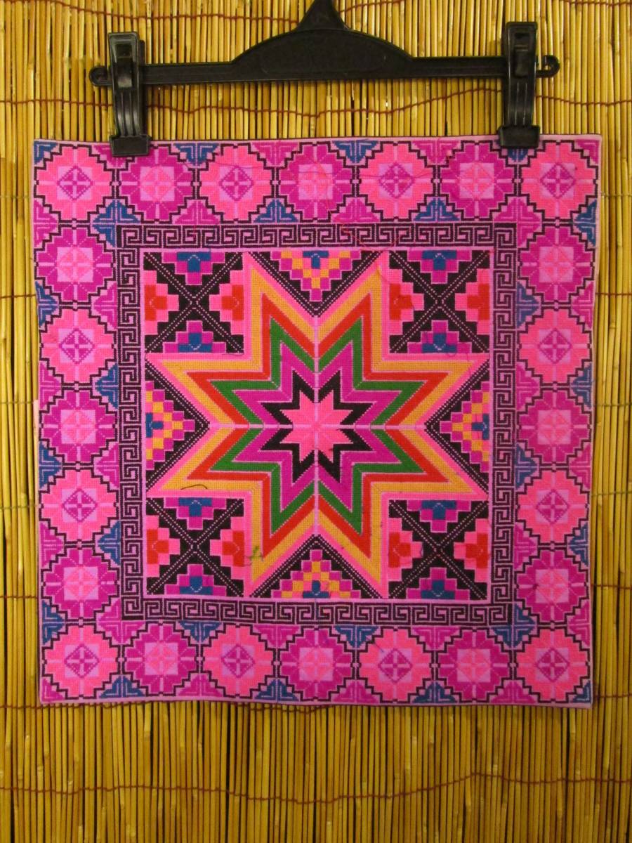 ①新品★モン族★刺繍★クッションカバー