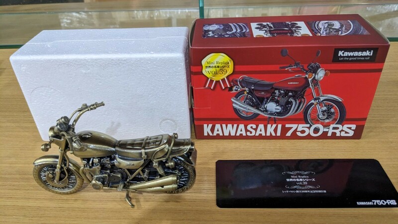 希少ノベルティ　KAWASAKI 750-RS 世界の名車シリーズ　Vol.39 コレクターグッズ　レッドバロン