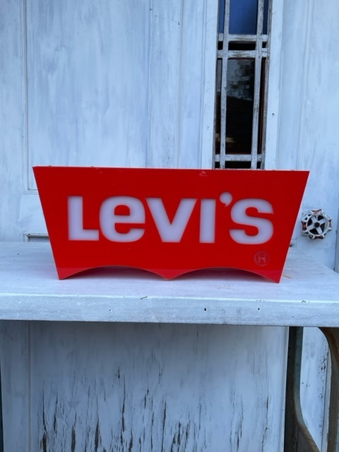Levi's リーバイス看板 店舗用 リーバイス 中古品 バットウイング 赤×白 年代物 送料無料 アンティーク雑貨 看板 ディスプレイ インテリア