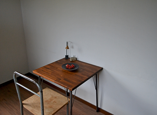 Square cafe table iron leg 60 無垢材 アンティーク 鉄脚 コンパクト 小さい カフェ デスク テーブル 正方形 什器 レトロ 机
