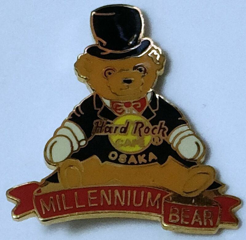 バッジ　ハードロックカフェ 大阪　ミレニアム・ベア　熊　2000年　HARD ROCK CAFE OSAKA　MILLENNIUM BEAR　ブローチ