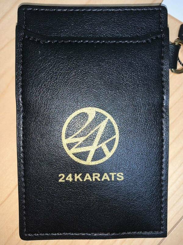 新品　未使用　24karats カード入れ　定期入れ　黒　合成皮革　定価¥3600