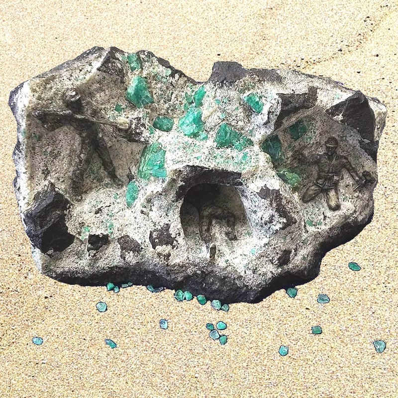 ■新品（保管品）【稀少！採掘光景の彫刻】 エメラルド（Emerald） 原石 使用 オブジェ