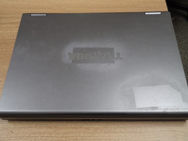 東芝　dynabook　Satellite 　L21　220C/W　　　PSL2122CWU71G3　　ジャンク　CPU不明