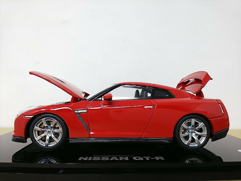 ■【箱違い】ディーラー京商製 1/43 NISSAN SKYLINE GT-R レッド 日産スカイライン モデルミニカー