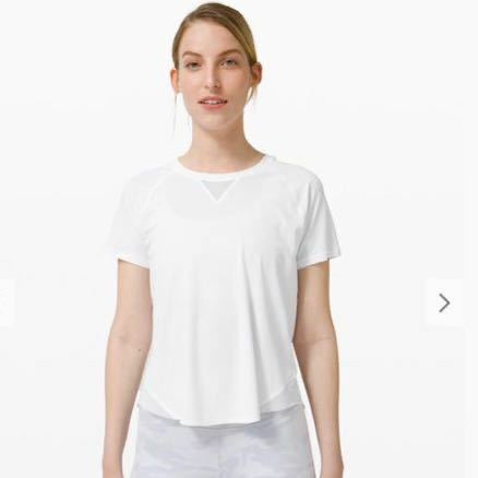 新品に近い、lululemon ルルレモンFor the Frill Tee 8 白　7,500円の品