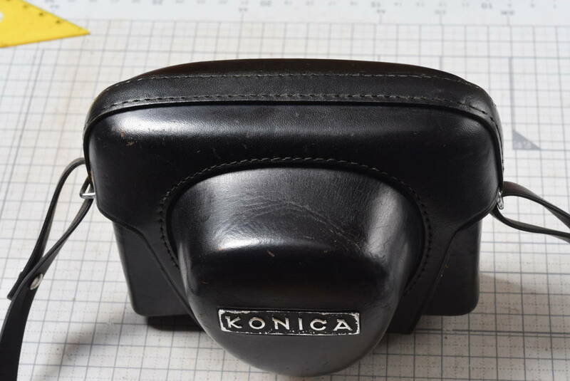 ＃876　古い革製カメラケース　KONICA コニカ EE matic S