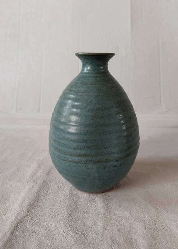 陶器 花瓶 ヒスイ色 とっくり型 一輪挿し 和風 作者等詳細不明