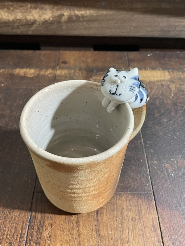 陶器製 焼物 マグカップ 猫 ネコ 高さ10cm 茶器 食器 かわいい おしゃれ 和風 Aa667
