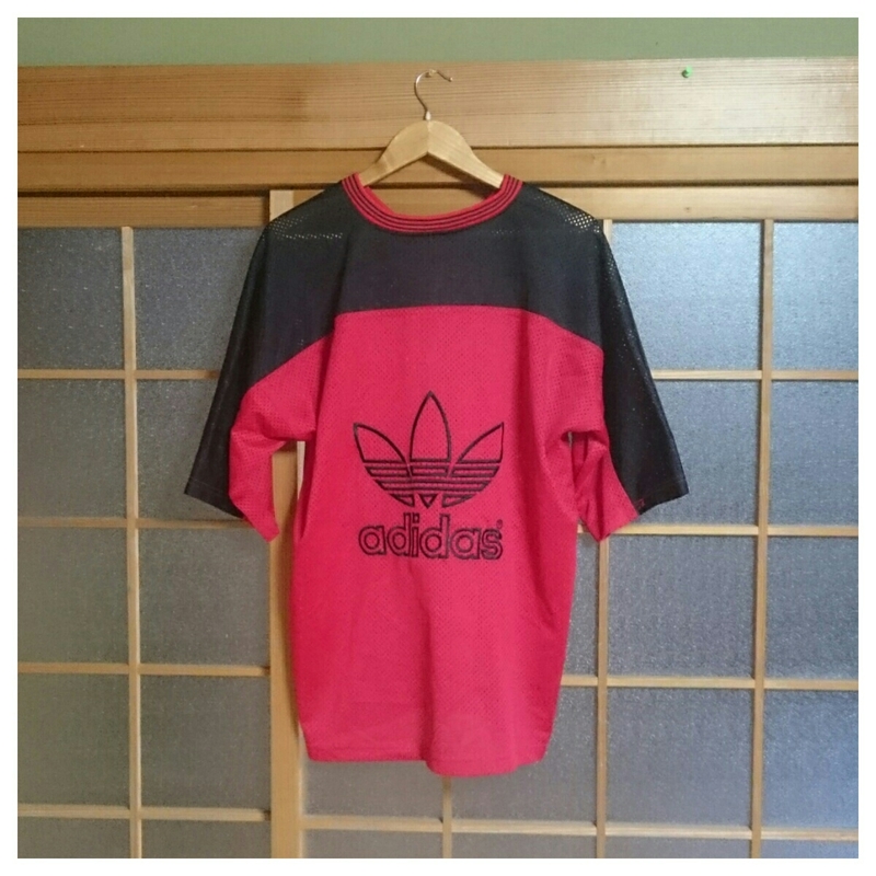 美品　アディダス　adidas　ビッグトレフォイル　刺繍　Vネック　メッシュTシャツ　赤黒 90s　ビンテージ