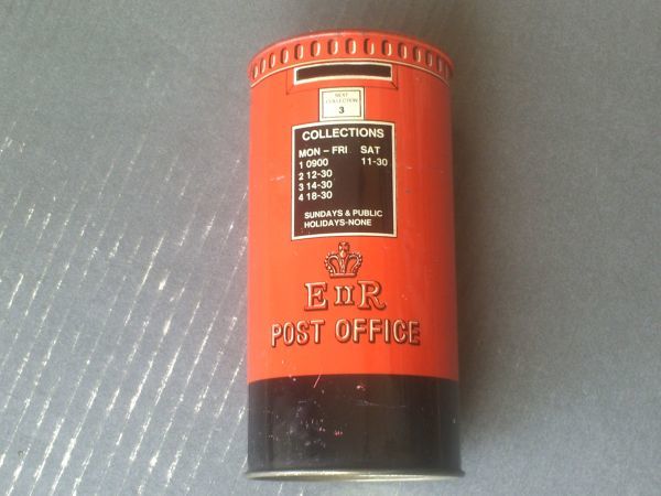イギリス製【丸型郵便ポスト型・金属製貯金箱】Ｇreen Ｍonk Ｃombex