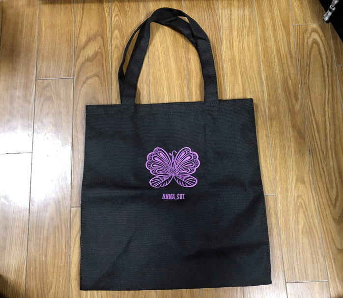 【新品】ANNA SUI アナスイ　布 バッグ（エコバッグ・トートバッグ・鞄・カバン・手提げ袋）蝶の刺繍　非売品