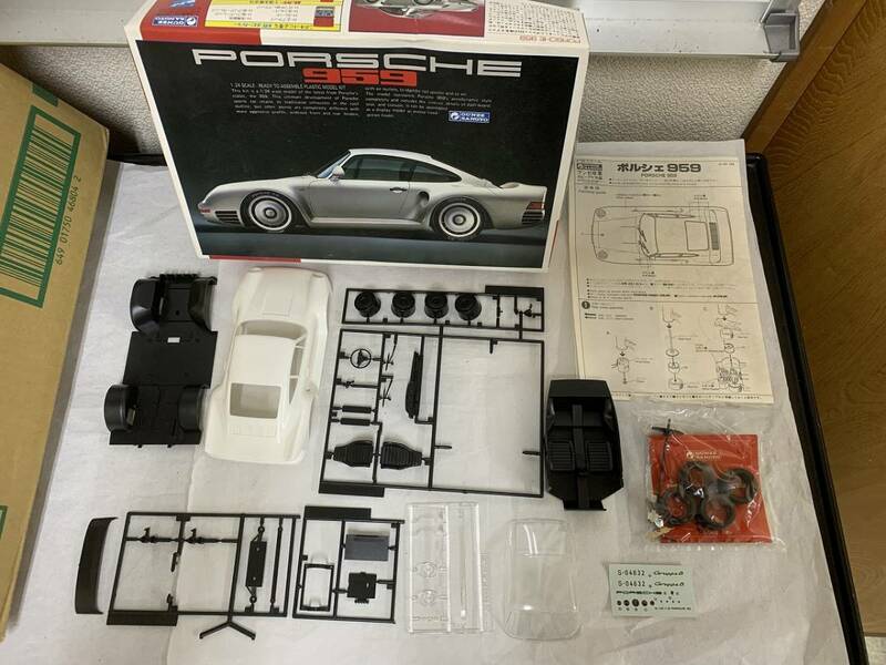 グンゼ産業　PORSCHE959　1：24SCALE　ポルシェ　シリーズNo.14　プラモデル　組立　元箱付き②