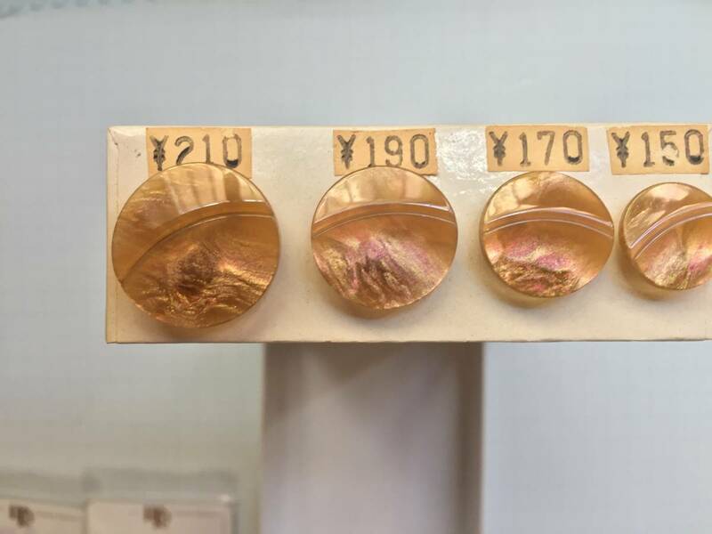 1820　15　18　20　23㎜　他に出品中の手芸品と同梱可　ボタン　昭和　ビンテージ　ベージュ　ゴールド　金