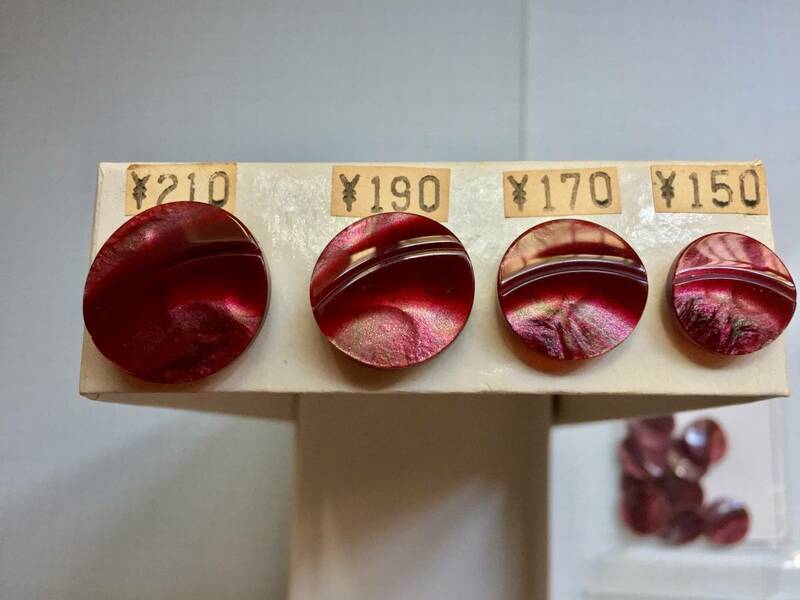 1820-28　15　18　20　23㎜　他に出品中の手芸品と同梱可　ボタン　昭和　ビンテージ　ワイン　ボルドー　赤　紫