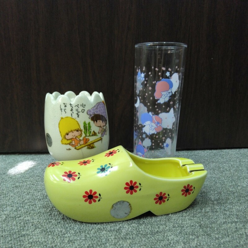 サンリオ キキララ　モンアミ　灰皿　ペン立て　昭和　レトロ　グラス　ポップ　靴