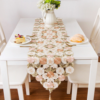新品　テーブルランナー 三色花柄　オシャレ　40＊176cm タッセル付き 薄い　雰囲気作り 　家庭用