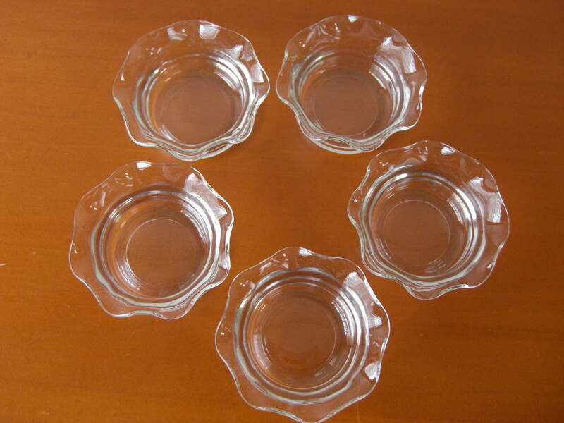  【未使用】ガラス食器/小鉢/5個セット/波型/デザート皿/小皿/デザートカップ