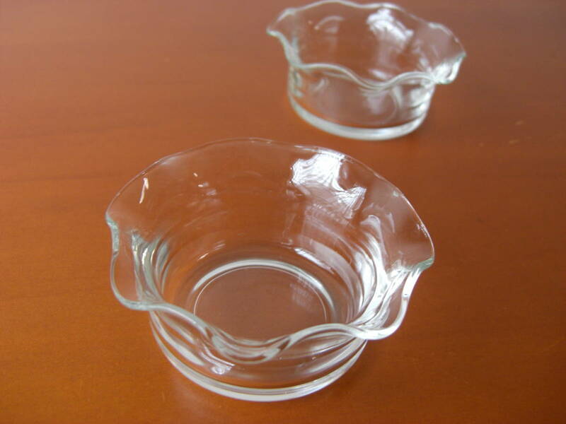  【未使用】ガラス食器/小鉢/2個セット/波型/デザート皿/小皿/デザートカップ