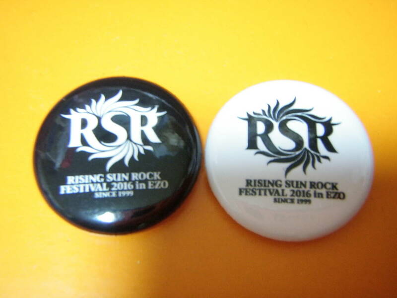 RSRライジングサンロックフェスティバル2016 グッズ 缶バッジ ロゴ 　2種　黒・白