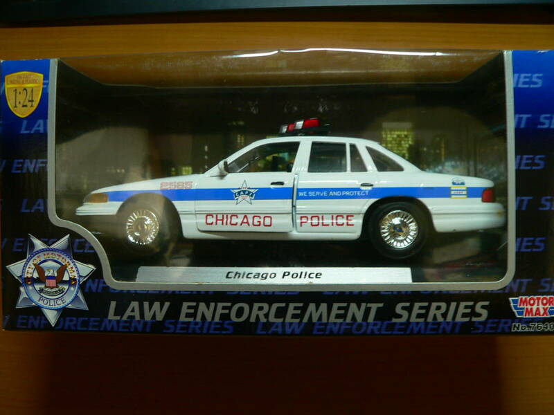 モーターマックス　1/24　フォード・クラウンビクトリア　シカゴ市警察