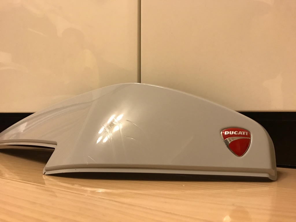 DUCATI ドゥカティ　アイスバーグホワイト　１３ｍｌ　補修塗料　タッチペン　タッチアップ　色