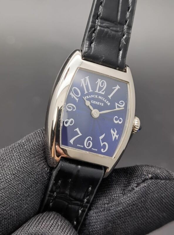中古美品 フランクミュラー FRANCK MULLER トノーカーベックス 2251QZ K18 ホワイトゴールド クオーツ レディース 青文字盤 腕時計