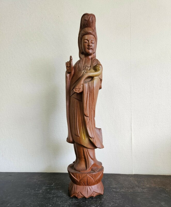日本の美術品 観音像 仏像 観音菩薩 木製 木彫り ヴィンテージ 昭和レトロ 古民家 インテリア 高さ約60cm