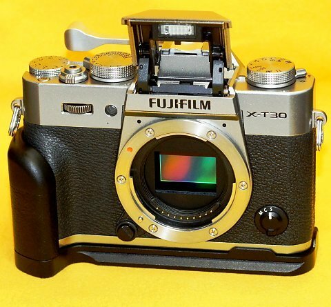 ★一発即決★FUJIFILM X-T30★純正ズームレンズ＆純正充電器＆32GB＆おまけ付★最新ファームウェアに更新済です★ミラーレス★