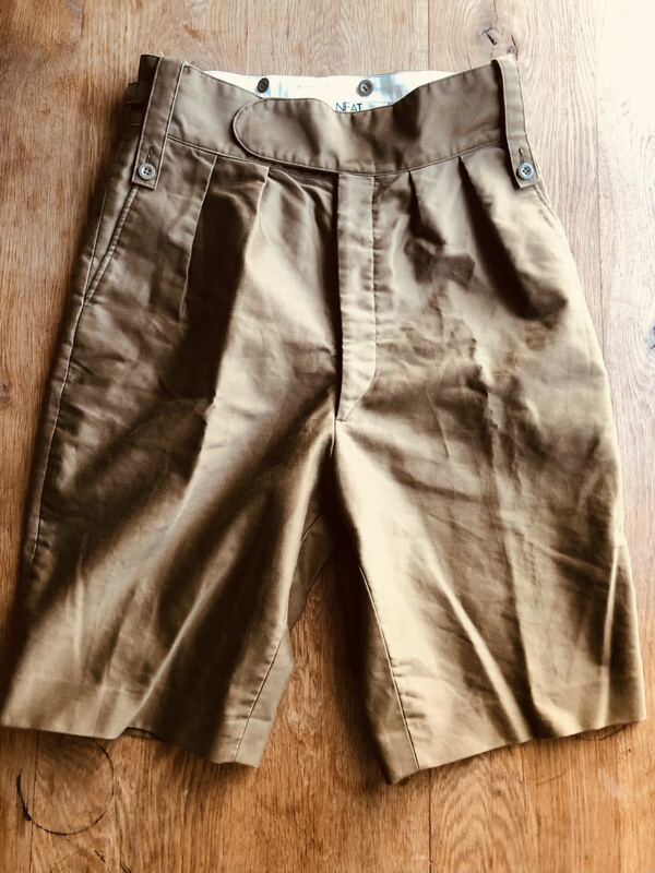 NEAT GURKHA SHORTS