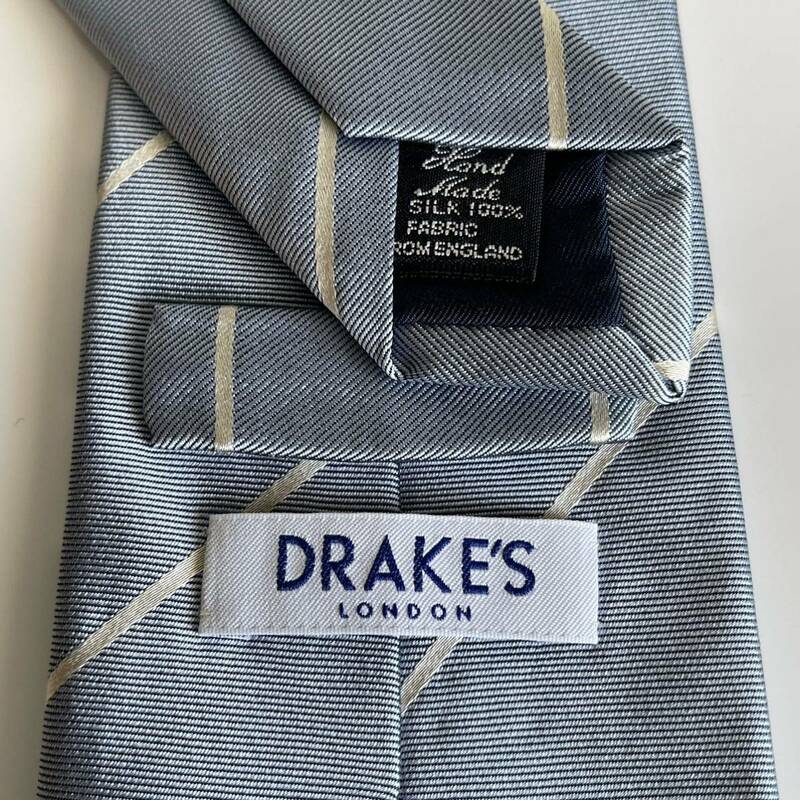 Drake's（ドレイクス） 水色白ストライプネクタイ