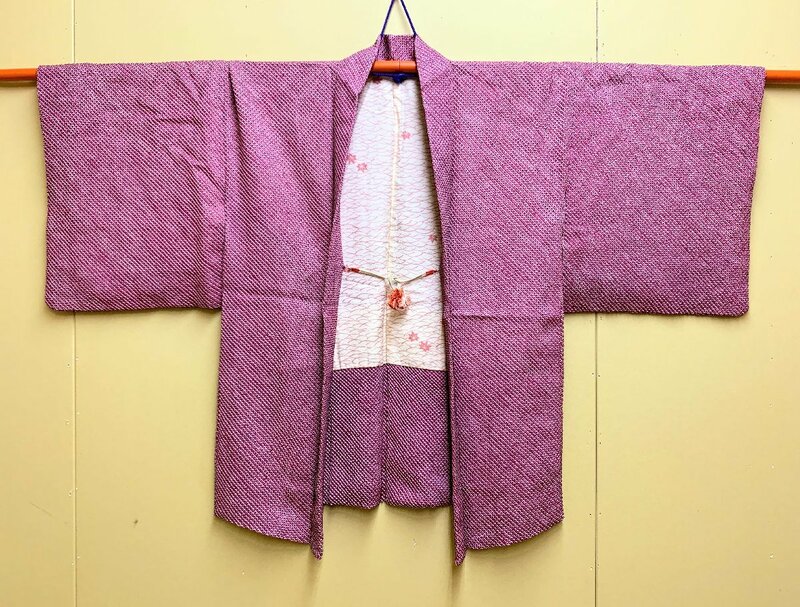 958B/アンティーク 女性羽織着物 絞り 羽織紐付 濃ピンク地 レトロ お洒落 リメイク素材 古布