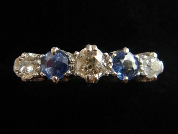 英国アンティーク K18刻印あり ホールマーク刻印 コーンフラワーブルー サファイアとオールドマインカットダイヤモンドのリング 本物保証