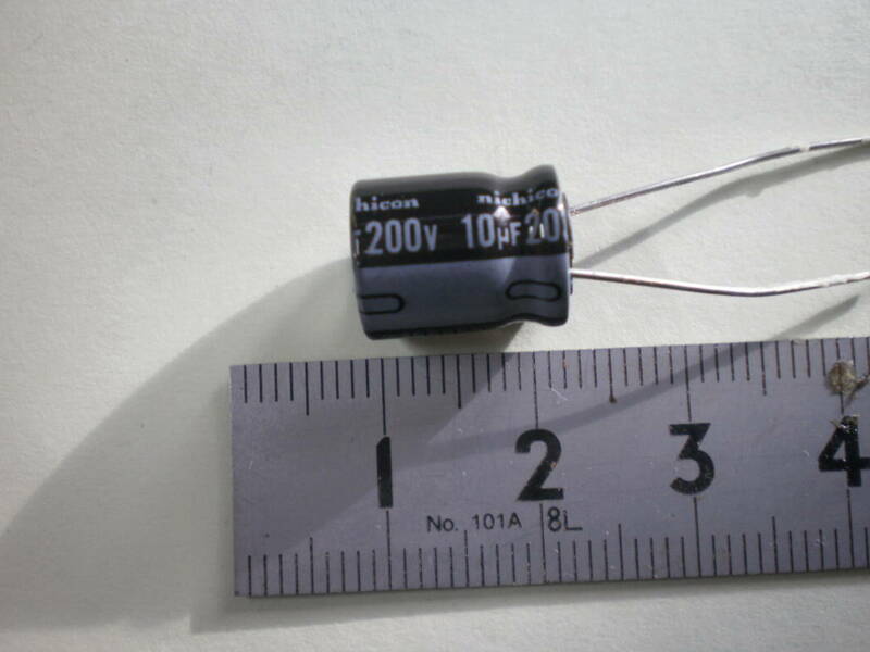 電解コンデンサー 10μF 200V Nichicon品　5個セット　未使用品　　【管84-1】