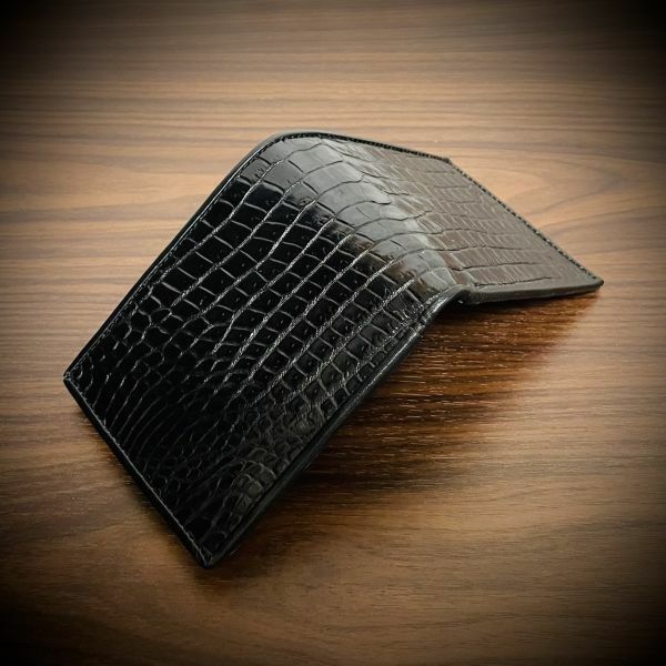 シャイニング クロコダイル メンズ財布 エナメル加工 折財布 二つ折り ワニ 本革 本物証明付 腹部 一枚革 ブラック 黒 BK002