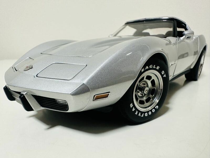 AutoArtオートアート/'78 Chevyシボレー Corvetteコルベット 25周年記念モデル 1/18 