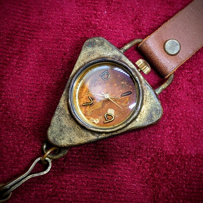 960【動作品】スチームパンク風 三角真鍮 アナログ3針 腕時計 Ark-022 真鍮チェーン×革ベルト アンティーク レトロ ビンテージ