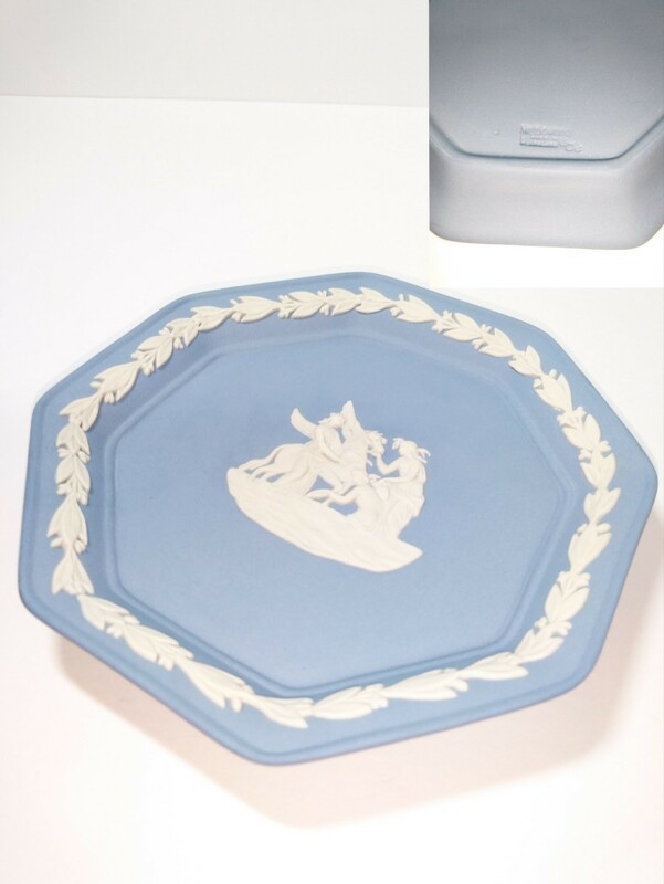 ウェッジウッド ジャスパー 小皿 装飾 レリーフ ストーンウェア WEDGWOOD 額皿 飾皿 在銘 アンティーク 美品 （検索） 英国 菓子皿 茶器
