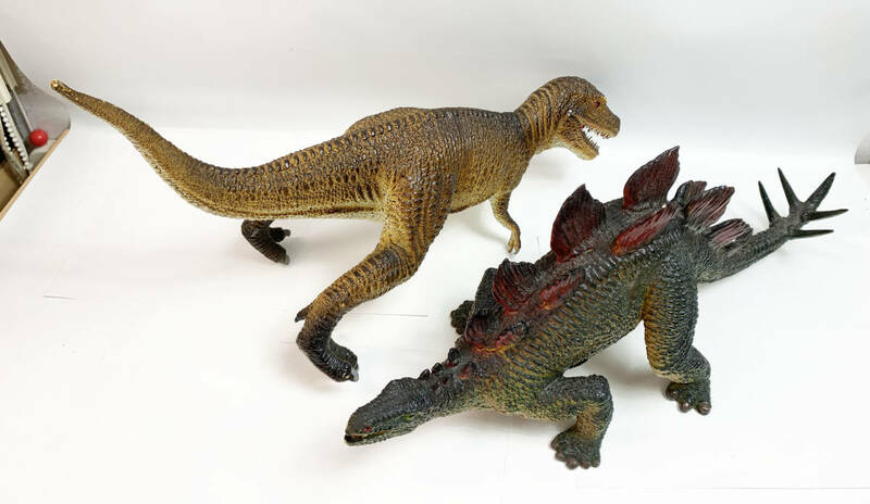 現状品 恐竜 フィギュア 2体セットティラノサウルス レックス ステゴサウルス 9-19