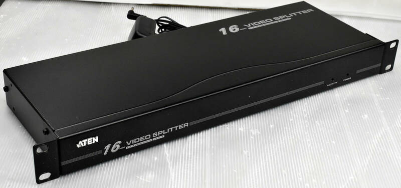 (送料無料) ATEN VS0116 VGA 16ポート ビデオ・オーディオ一体型分配器 16 Port Video Splitter VS-0116 (管:SAP0