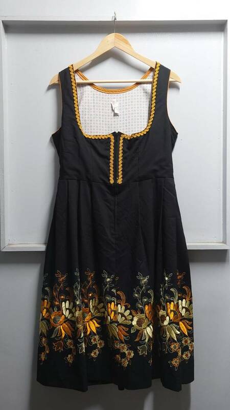Euro Vintage ROSE-Dirndl AUS BAYERN チロル ワンピース ブラック サイズ42 花柄 刺繍 ドイツ民族衣装 ローズディアンドル