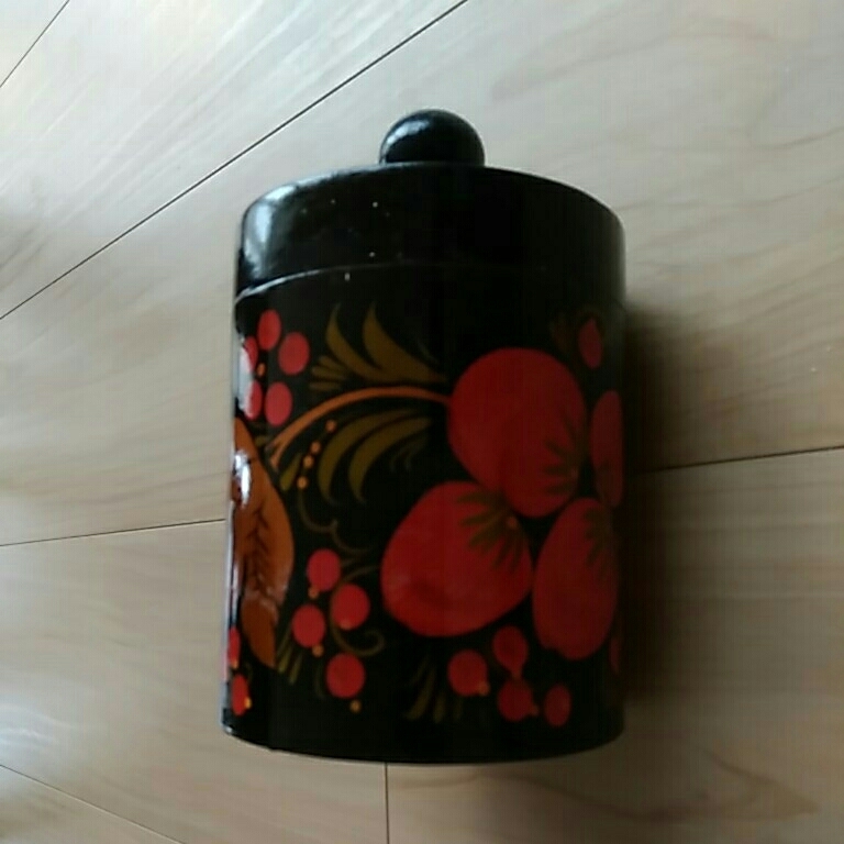 ロシア土産　小箱　黒色　メタリックオレンジ　蓋付き　イチゴ