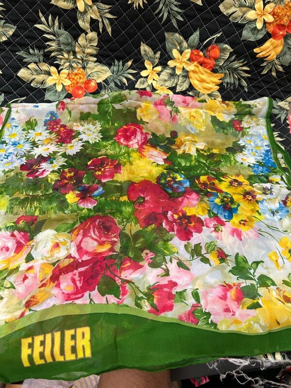 フェイラー　FEILER　花柄スカーフ　１５５x４０cm