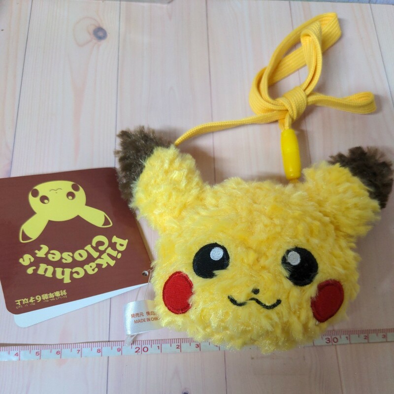 新品タグ付き★ピカチュウのふわふわの顔型ミニポーチ（ミニミニサイズのポシェット？）　pikachus closet　ポケモンセンター