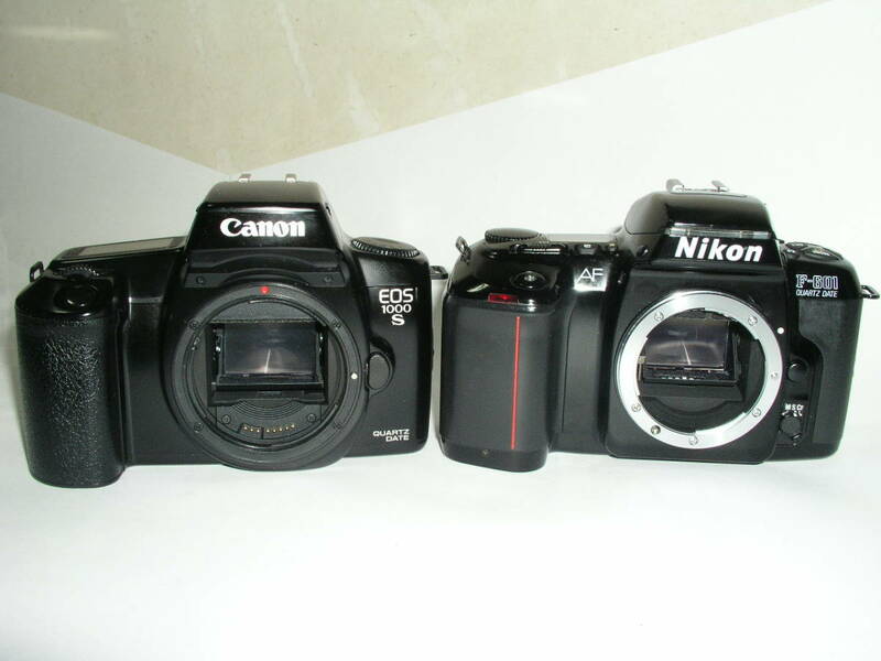 5054●● Nikon F-601 + Canon EOS 1000S、ボディx2台で ●