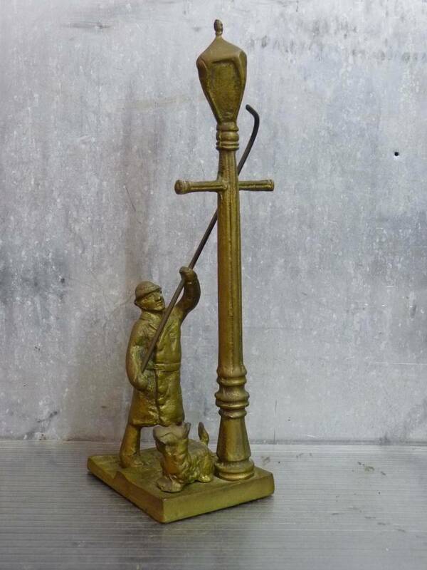 （Nz091190）Vintage Solid Brass Lighting Old Street Lamp　ガス燈　点灯夫と犬
