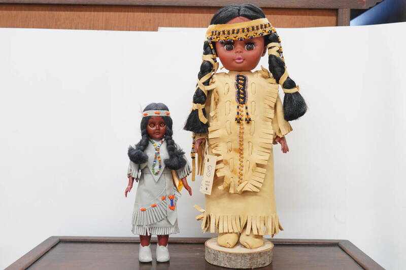 ★カナダ製 INDIEN doll/インディアン人形（寝かせると目が閉じる） ドール フィギア レトロ 2体まとめて 民族人形★
